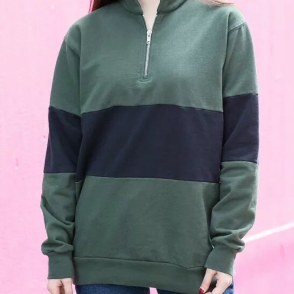 brandy melville soft green/navy blue sweatshirt